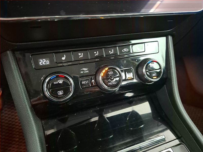 Škoda Superb (2018) 1.6 TDI, Kůže, Navi, Tempomat - fotka 16 z 21