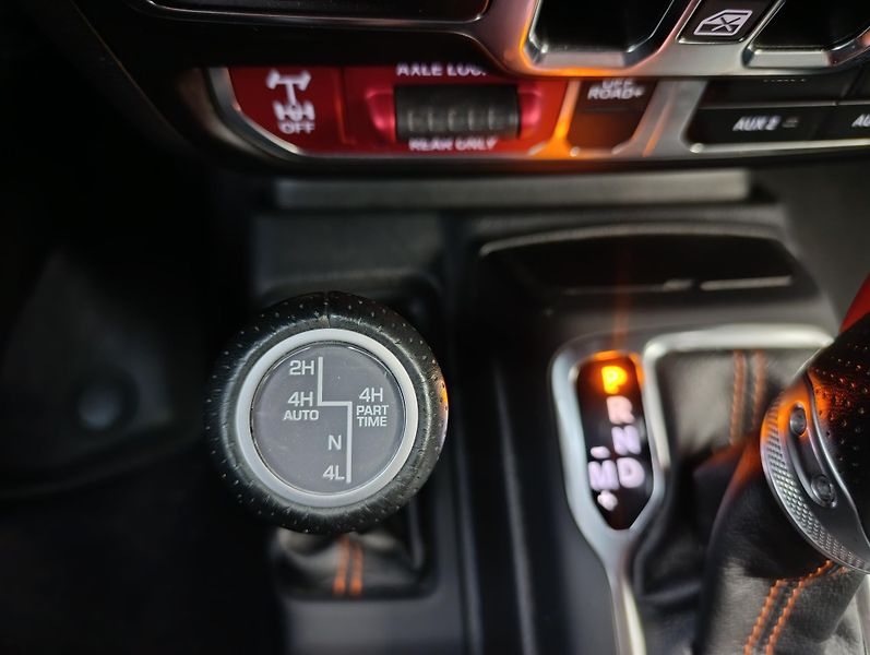 Jeep Gladiator (2021) Mojave 3,6 V6 - fotka 26 z 26