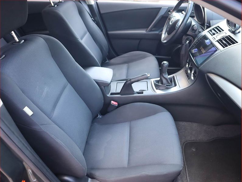 Mazda 3 (2013) 1.6 DI Turbo - fotka 9 z 15