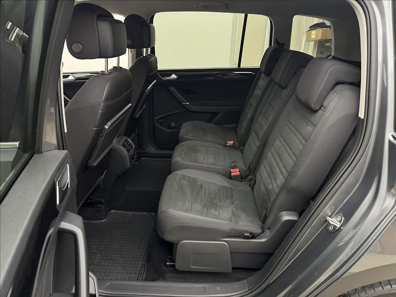 Volkswagen Touran 2,0 110kW DSG 5-MÍST TAŽNÉ ČR - fotka 34 z 41