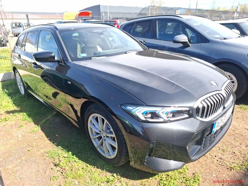 BMW Řada 3 330d xDrive Touring - fotka 4 z 19