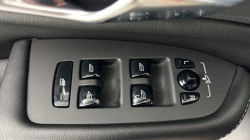 Volvo XC90 2.0 B5 AUT AWD Inscription - fotka 25 z 32
