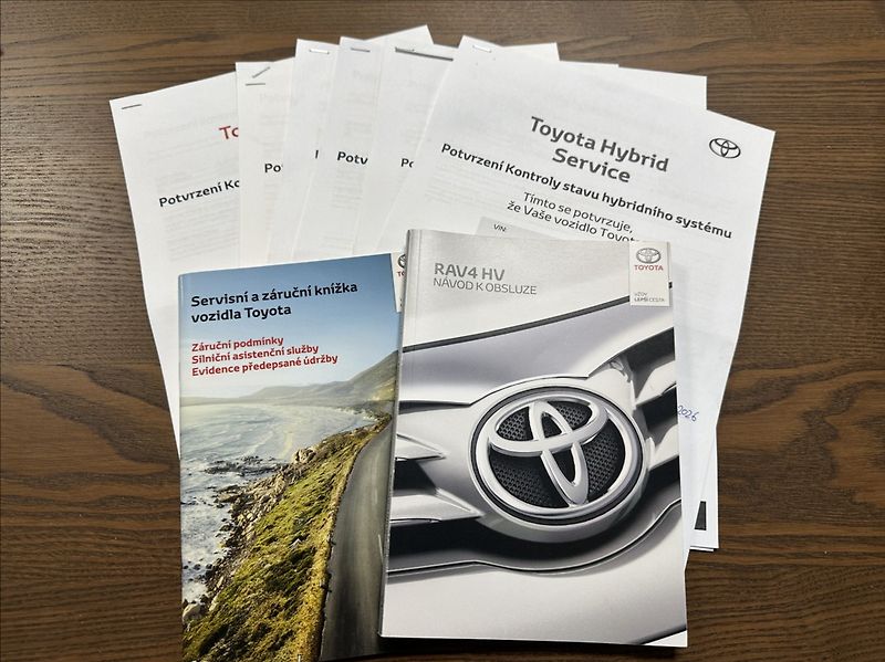 Toyota RAV4 2,5 HSD 222PS  Executive 4x4 A - fotka 52 z 56