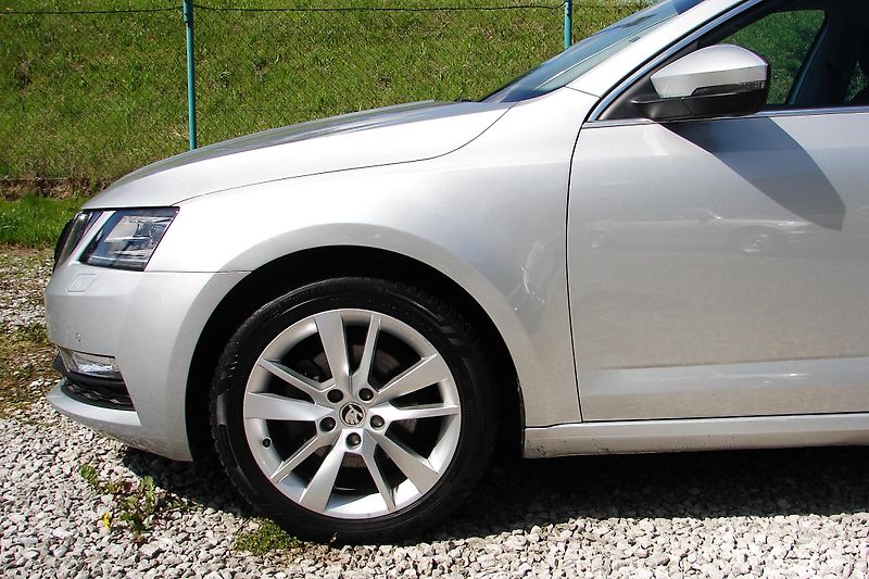 Škoda Octavia 2.0 TDi DSG LED NAVI ČR-ZADÁNO - fotka 39 z 43
