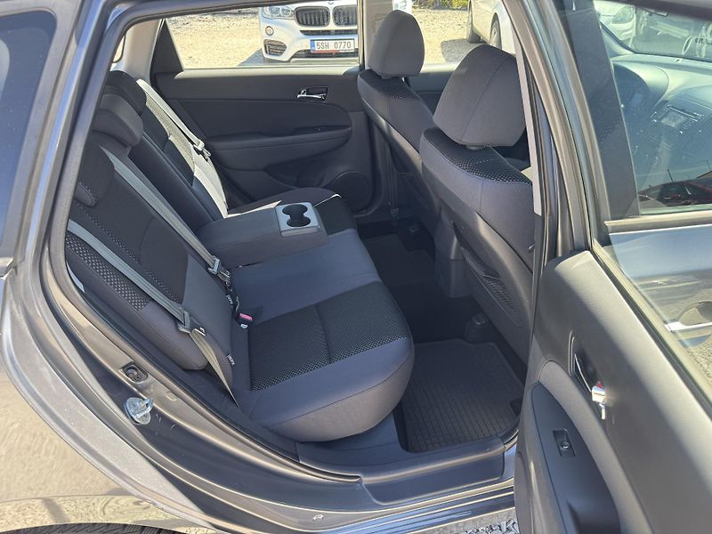 Hyundai i30 (2011) 1.4 CW,2 SADY KOL - fotka 23 z 31