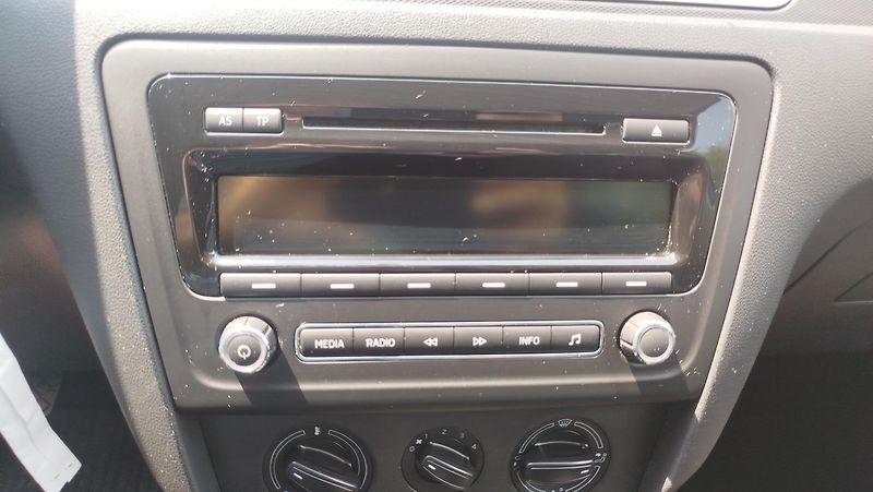Škoda Rapid (2014) 1.2 TSi  top stav  - fotka 10 z 27