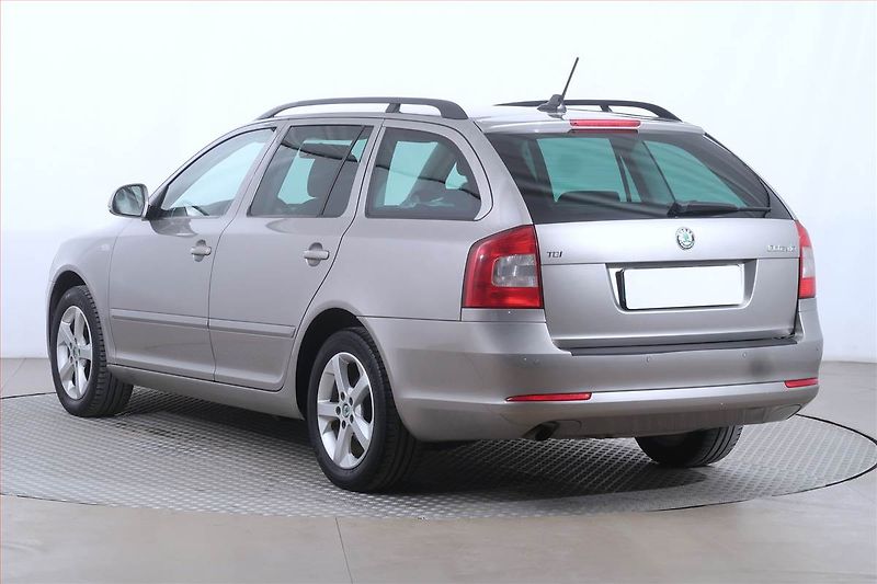 Škoda Octavia (2012) 2.0 TDI, Serv.kniha, Navi - fotka 4 z 19