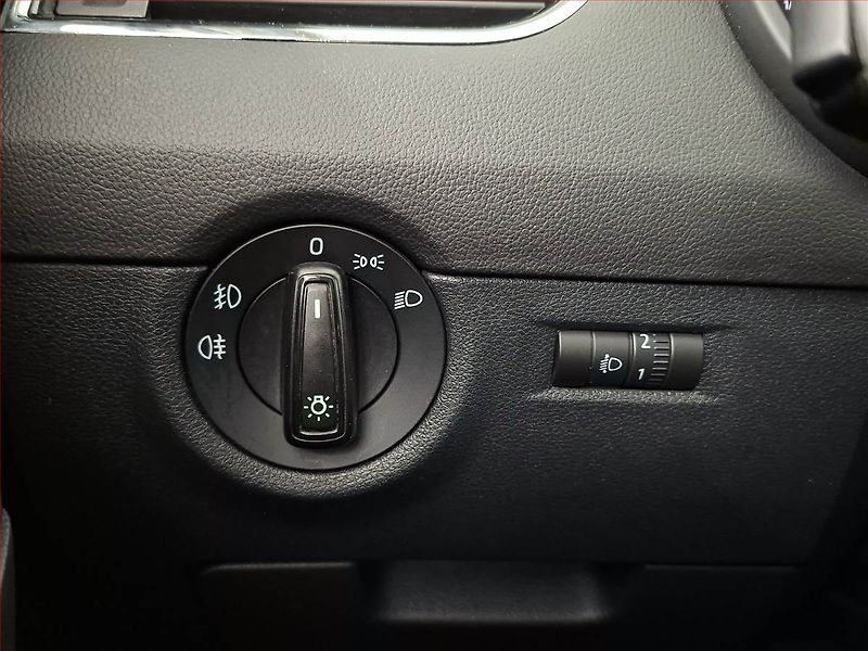 Škoda Octavia (2015) 1.6 TDI, Navi, Tempomat - fotka 17 z 17