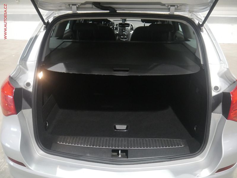 Opel Astra (2011) 1.4T, AC, tempo - fotka 7 z 14