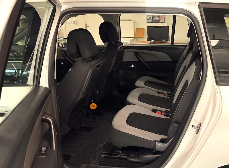 Citroën Grand C4 Picasso 1.6 HDI,Intensive ,ČR, 7 míst - fotka 12 z 29