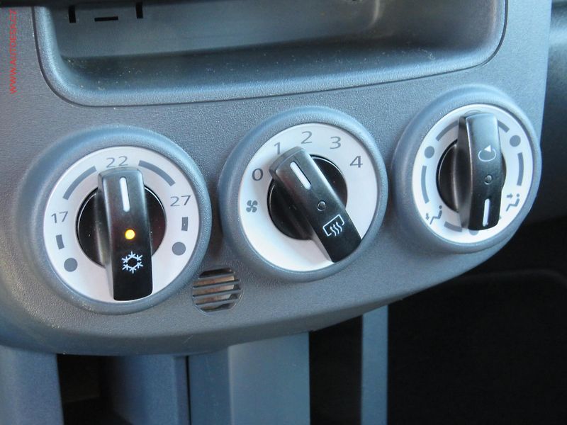 Mitsubishi Colt (2012) 1.3i, STK7/27 - fotka 14 z 18