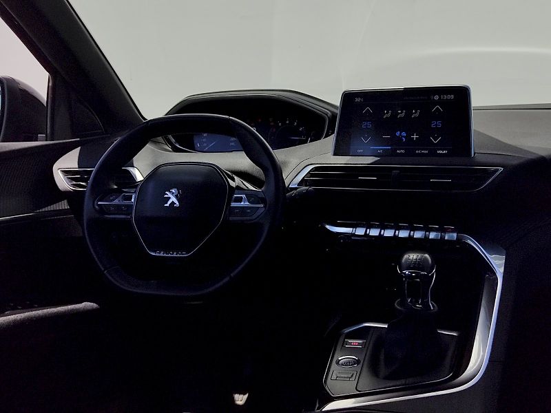 Peugeot 3008 (2023) ACTIVE PACK 1.2 PureTech 96kW - fotka 6 z 37