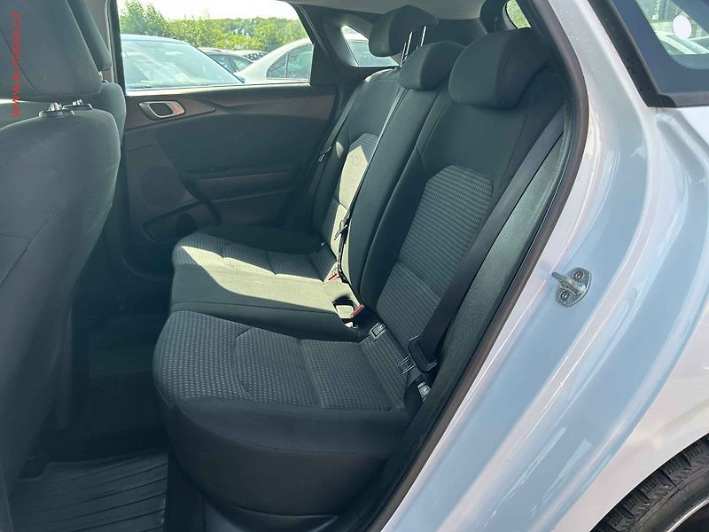Kia Ceed (2018) 1.4 CVVT, ČR, AC, temp - fotka 10 z 17