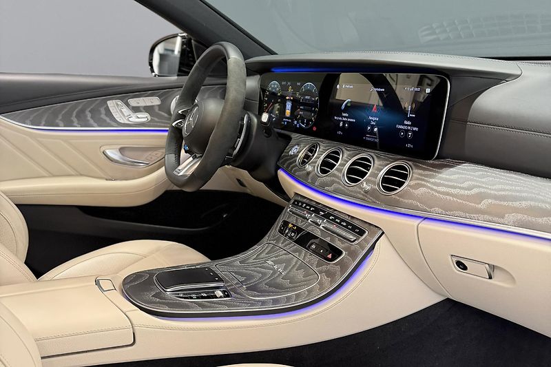 Mercedes-Benz Třídy E (2021) E 63s AMG 4Matic+ V8 Biturbo - fotka 46 z 124