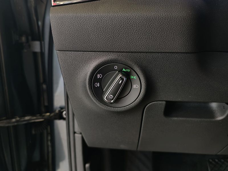 Škoda Karoq 1.6 TDi 85kW DSG STYLE LED ACC - fotka 21 z 24