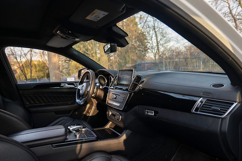 Mercedes-Benz GLE 350d 4M AMG Coupé 360 Pano Dis - fotka 14 z 40