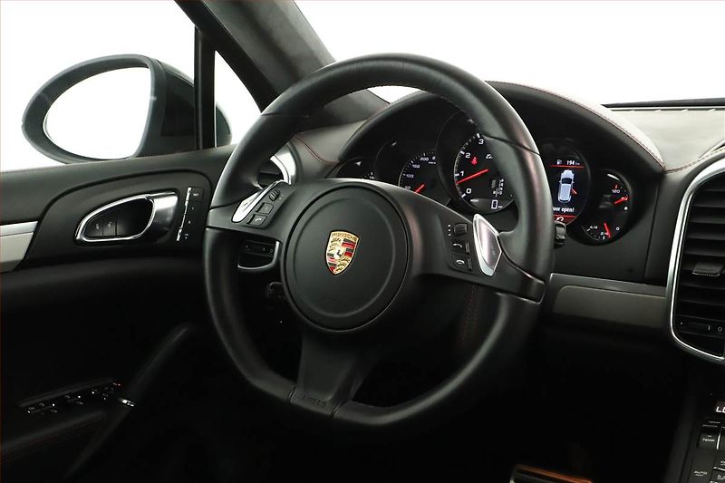 Porsche Cayenne (2013) Turbo - fotka 8 z 20
