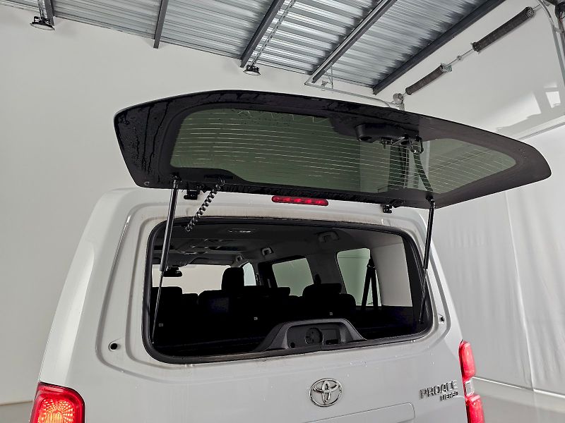 Toyota ProAce Verso (2024) 2.0D 106kW FAMILY COMFORT NAVI - fotka 32 z 33