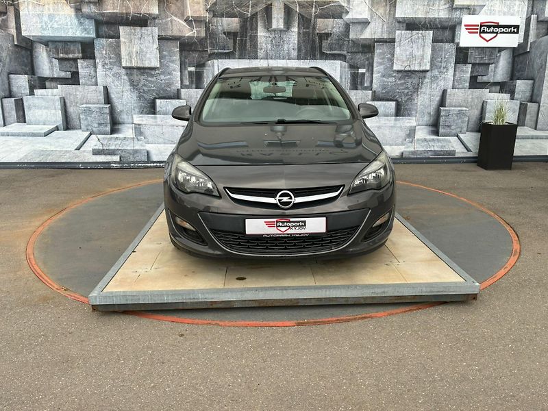 Opel Astra (2013) 2.0DCTi, 121KW, AUTOMAT - fotka 2 z 23