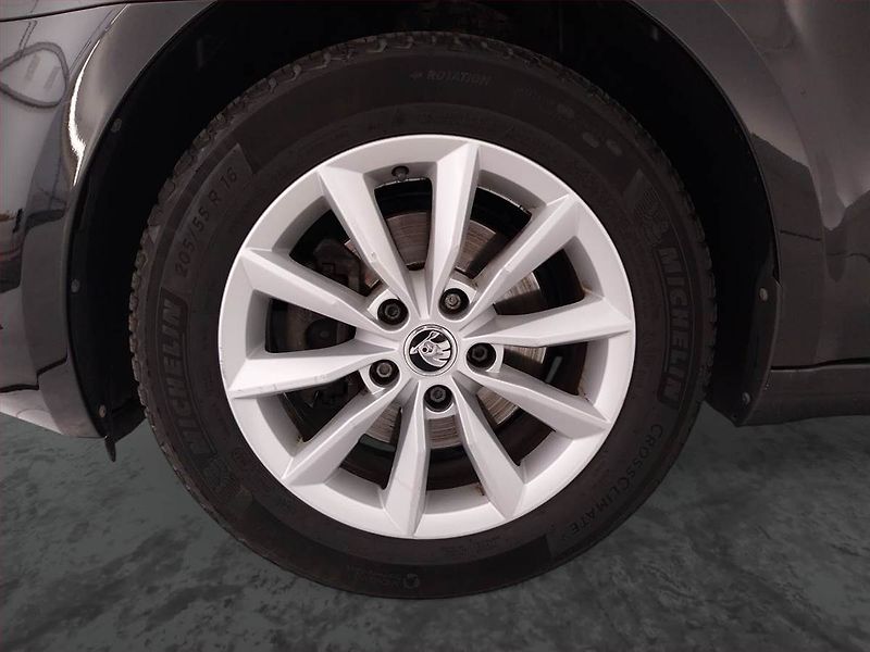 Škoda Octavia (2014) Ambition 1.4 TSI, Tempomat - fotka 15 z 19