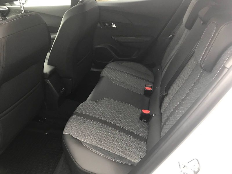Peugeot 2008 (2026) ALLURE Hybrid  1,2 110 e-DCS6 - fotka 7 z 7
