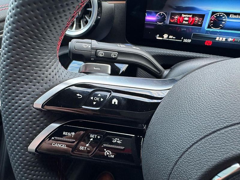 Mercedes-Benz CLA 200 Shooting Brake AKCE - fotka 12 z 32