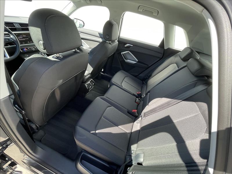 Audi Q3 1,5 35 TFSI A7 S line Gravity - fotka 17 z 24