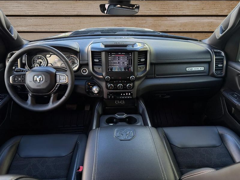 Dodge RAM (2020) +HEMI+REBEL+LIFT+PO SERVISE+ - fotka 20 z 23