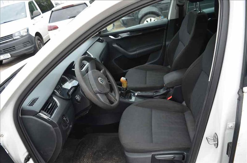 Škoda Octavia (2017) COMBI III. 1,6 TDI - fotka 22 z 26