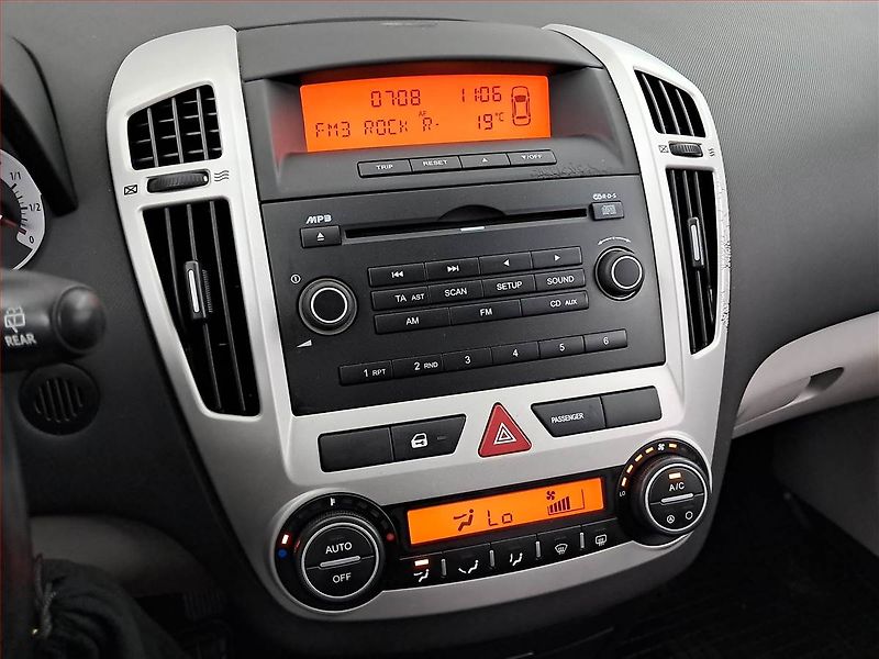 Kia Ceed (2007) 1.4 CVVT, Serv.kniha, nová STK - fotka 12 z 16