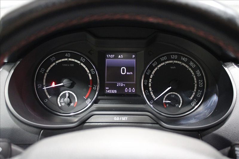 Škoda Octavia 2,0 162 kW RS DSG, NAVI, 1. ma - fotka 22 z 39