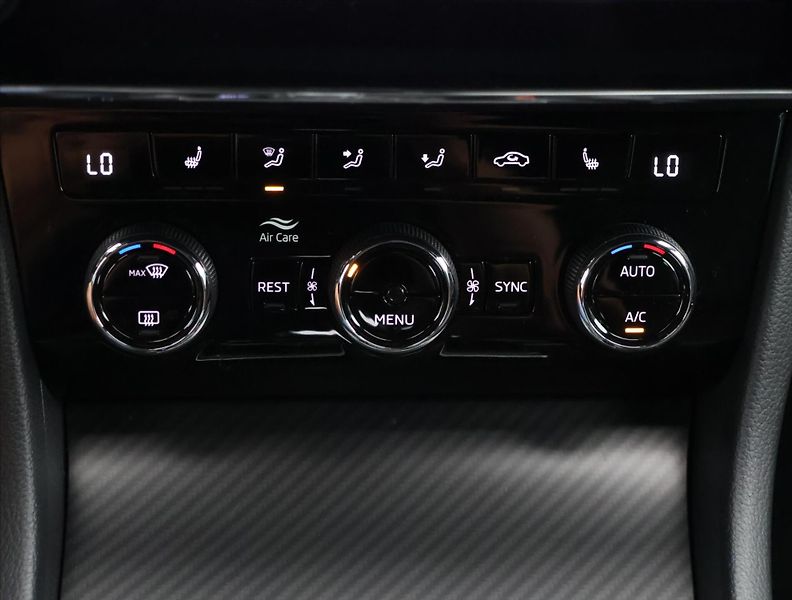 Škoda Superb 2.0 TSI 200kW DSG SportLine - fotka 30 z 42