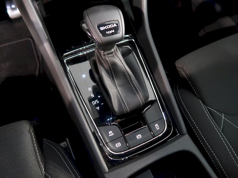 Škoda Karoq (2026) SPORTLINE 2.0TDI 110KW 4x4 DSG - fotka 33 z 43