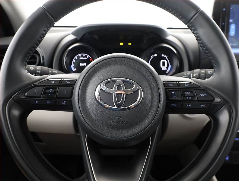 Toyota Yaris (2023) Executive 1.5 VVT-i, ČR,1.maj - fotka 8 z 17