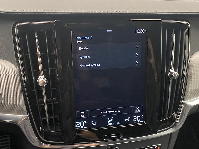 Volvo V90 B5 AWD R-DESIGN AUT CZ - fotka 50 z 53