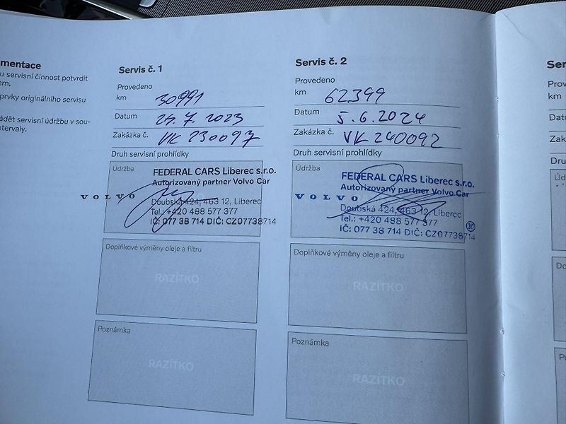 Volvo XC90 B5 (nafta) AWD PLUS DARK - fotka 50 z 51