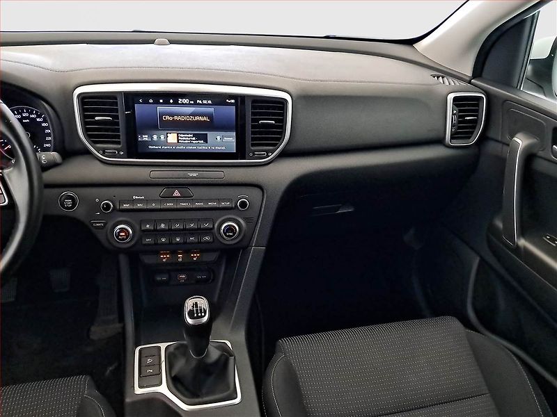 Kia Sportage (2021) 1.6 T-GDI - fotka 8 z 19