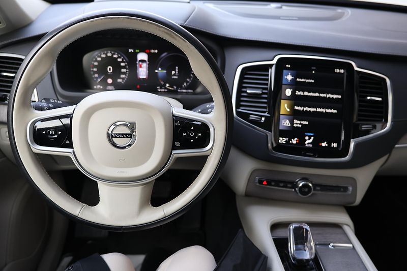 Volvo XC90 (2021) T8 AWD Plug-in Hybrid - fotka 12 z 25