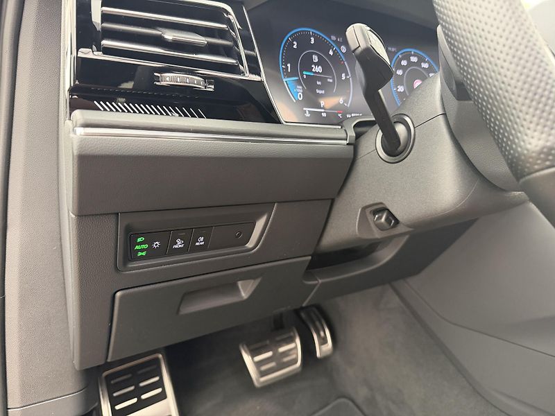Volkswagen Touareg 3.0Tdi*210kw*1-MAJ*DPH*R-Line* - fotka 9 z 50