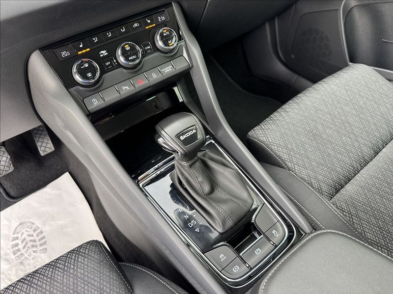 Škoda Karoq 2,0 TDI DSG STYLE DPH 1.maj ČR - fotka 34 z 50