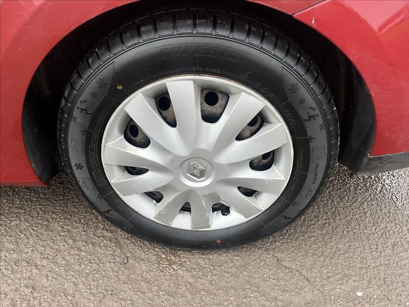 Renault Laguna 1,5 dCi KLIMA ROZVODY 2x KOLA - fotka 33 z 34
