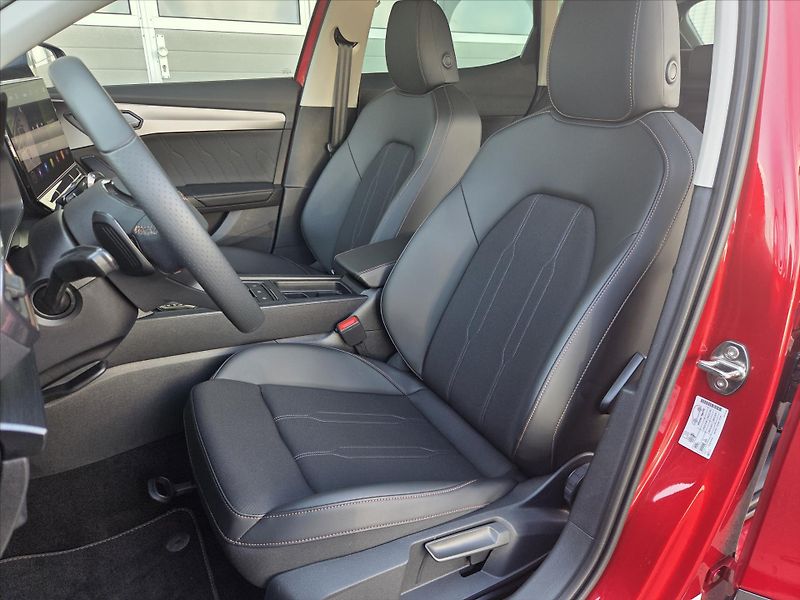 Cupra Formentor 1,5 TSi DSG LED Matrix Tažné Z - fotka 8 z 25