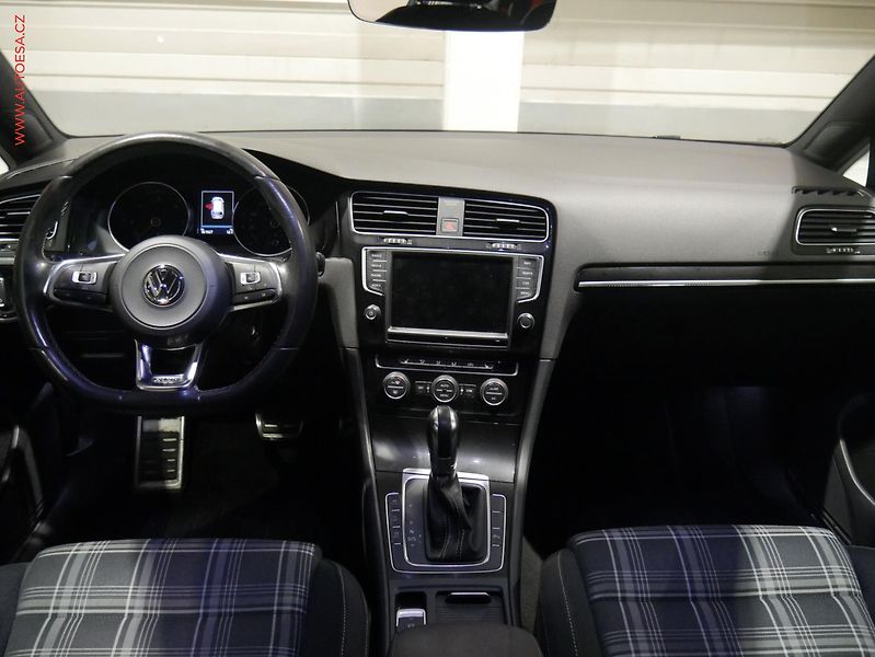 Volkswagen Golf (2016) 2.0 TDi, GTD, DSG, bixen, - fotka 8 z 20