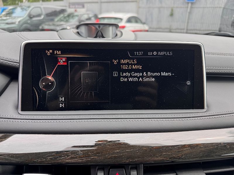 BMW X6 (2014) 4.4 V8 (449k) xDrive50i - fotka 28 z 51