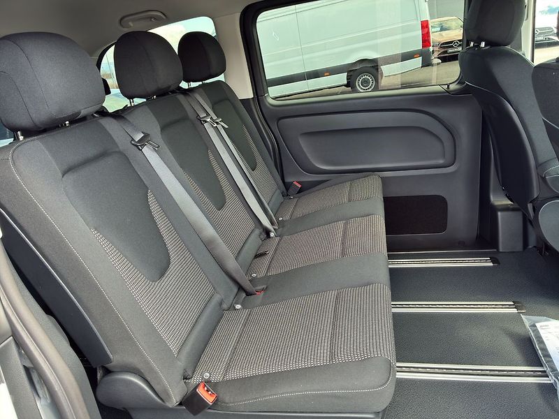 Mercedes-Benz Vito 114 CDI / Tourer Select / - fotka 11 z 26