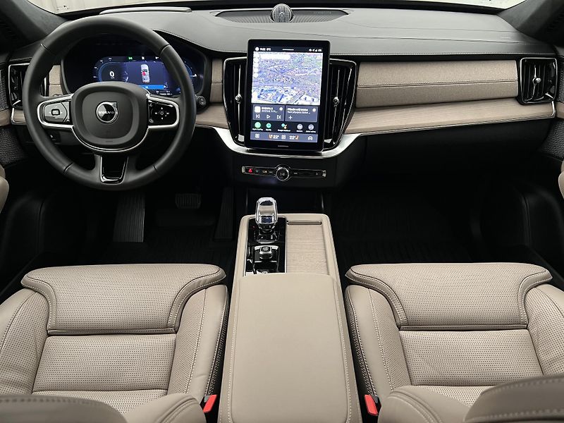 Volvo XC90 T8 AWD RECHARGE ULTRA BRIGHT - fotka 2 z 57