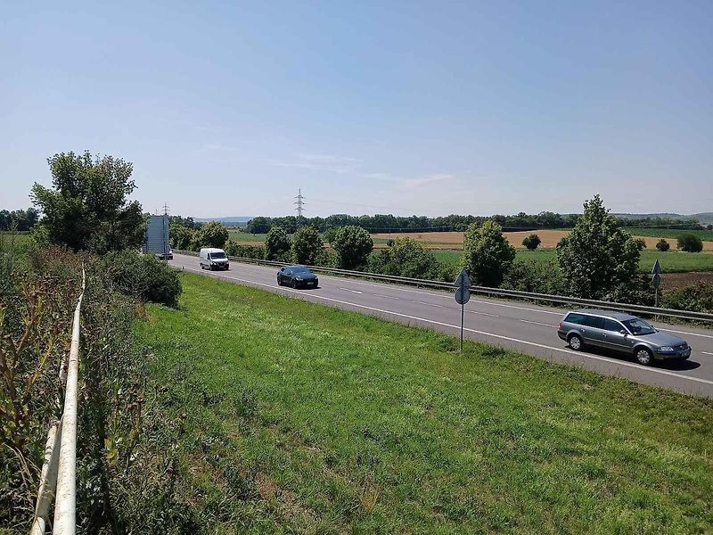 Místo dvou pruhů nová dálnice. Automobilová doprava z Brna do Vídně by se měla zkrátit o třicet minut.