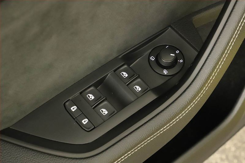 Škoda Superb (2023) Sportline 2.0 TSI - fotka 12 z 20
