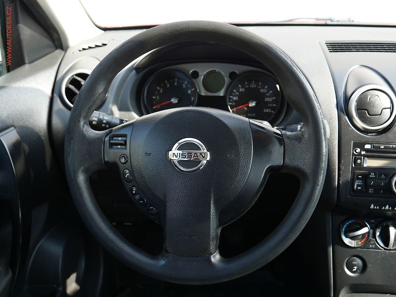 Nissan Qashqai (2009) 1.6i, ČR, AC, park.asist - fotka 13 z 15