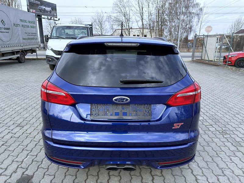 Ford Focus 2.0 ST 184 kW navi. xenony - fotka 4 z 23